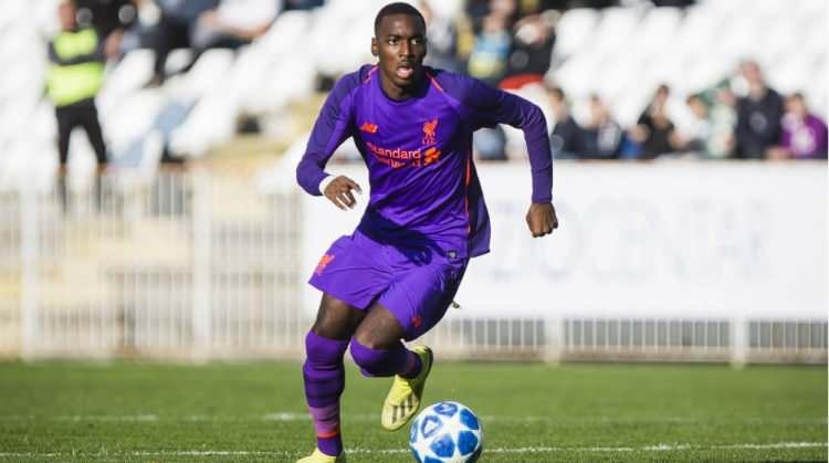 <p>Rafael Camacho<br />
<br />
Yaş: 24<br />
<br />
Mevki: Sağ Kanat<br />
<br />
Uyruk: Portekiz</p>
