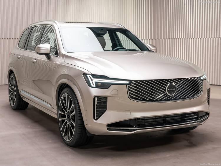 <p>Volvo Cars Uluslararası Pazarlar Başkanı Arek Nowinski de Volvo Cars olarak 2024'te üst üste ikinci kez rekor kırarak tarihlerindeki en yüksek perakende satış, gelir ve temel işletme karına ulaştıklarını söyledi.</p>