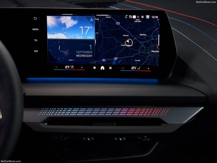 <p>Ayrıca; Elektrikli Ön Koltuklar ve Hafızalı Sürücü Koltuğu, Panoramik Cam Tavan ve Güneş Korumalı Arka Camların yanı sıra 2 Bölgeli Otomatik Klima da Yeni BMW 220 Gran Coupé’nin öne çıkan standart donanımları arasında yer alıyor.</p>
