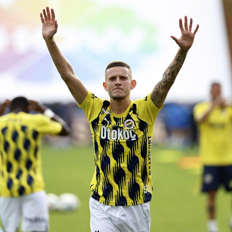 <p>Sebastian Szymanski - Fenerbahçe<br />
<br />
​2.5 milyon Euro</p>
