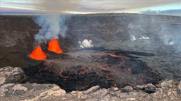 <p>Dünyanın en aktif yanardağlarından biri olarak gösterilen Hawaii'deki Kilauea Yanardağı'nde korkutan bir hareketlilik başladı. </p>
