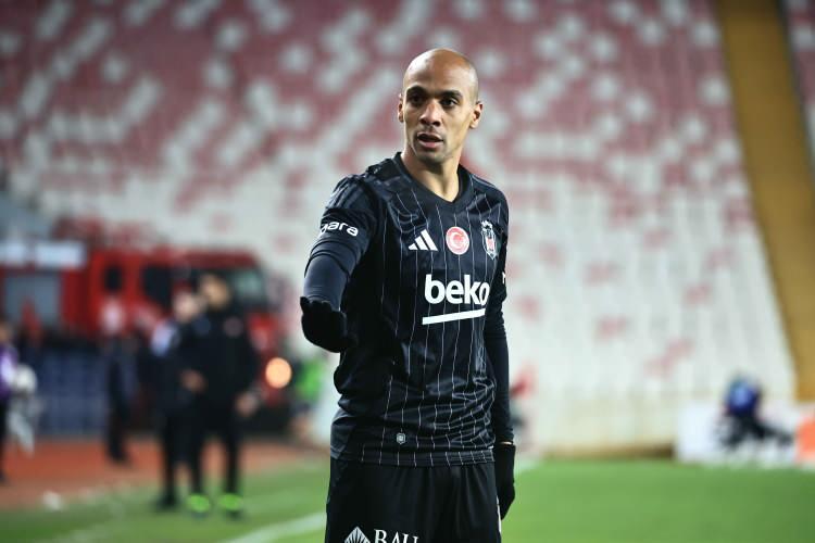 <p>Joao Mario - Beşiktaş<br />
<br />
2 milyon Euro</p>
