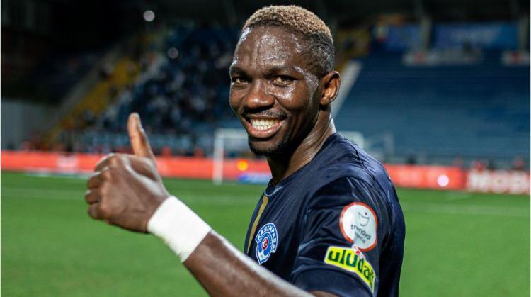 <p>Kenneth Omeruo<br />
<br />
Yaş: 31<br />
<br />
Mevki: Stoper<br />
<br />
Uyruk: Nijerya</p>
