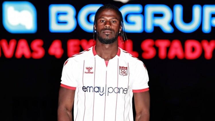 <p>Keita Baldé<br />
<br />
Yaş: 29<br />
<br />
Mevki: Sol Kanat<br />
<br />
Uyruk: Senegal</p>
