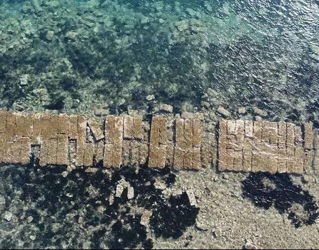 <p><span style="color:#B22222"><strong>MUĞLA- BODRUM</strong></span></p>

<p>Muğla Bodrum’da bulunan Gümüşlük’teki Tavşan Adasında suların çekilmesiyle 3 bin 500 yıllık Myndos kentine giden “Kral yolu” ortaya çıktı.</p>
