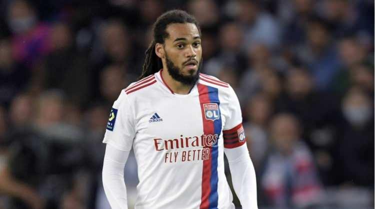 <p>Jason Denayer<br />
<br />
Yaş: 29<br />
<br />
Mevki: Stoper<br />
<br />
Uyruk: Belçika</p>
