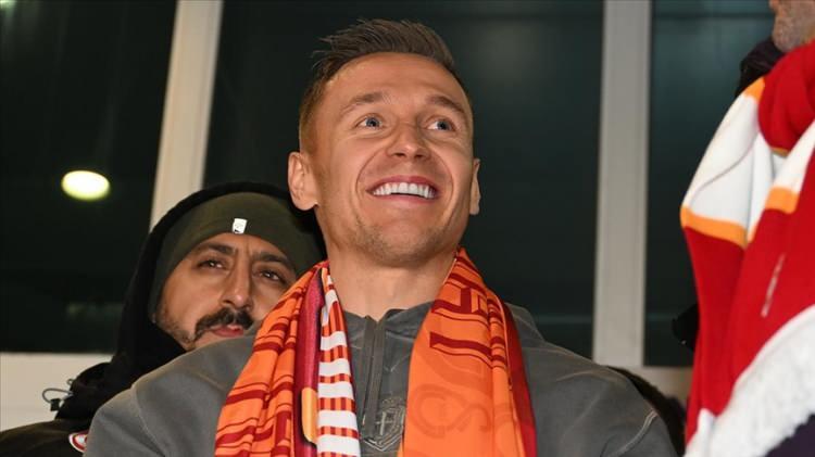 <p>Jelert yetersiz kaldığı için yerine Frankowski 1 milyon Euro'ya kiralandı ve satın alma opsiyonu 7 milyon Euro.</p>
