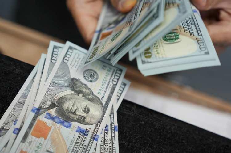 <p><strong>374 MİLYAR DOLAR</strong></p>
