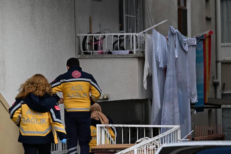 <p>Şizofreni olduğu iddia edilen Serpil A.D, henüz belirlenemeyen nedenle cinnet getirerek, evde bulunan çocukları A.B.D. (12), A.S.D. (10) ve O.A.D'nin (7) bileklerini kesti.</p>
