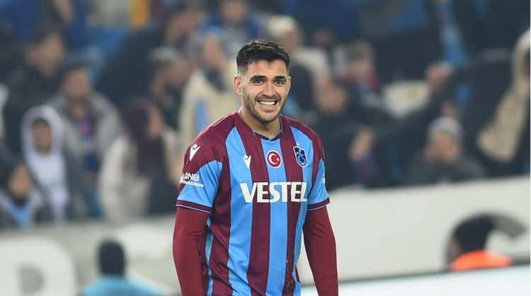<p>Maxi Gómez<br />
<br />
Yaş: 28<br />
<br />
Mevki: Santrafor<br />
<br />
Uyruk: Uruguay</p>
