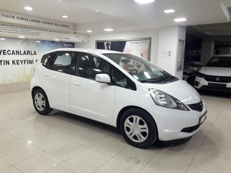 <p><strong><span style="color:#B22222">HONDA JAZZ | </span> 1,4 BENZİN 83 BEYGİR OTOMATİK (450 BİN TL)</strong></p>
<p> </p>