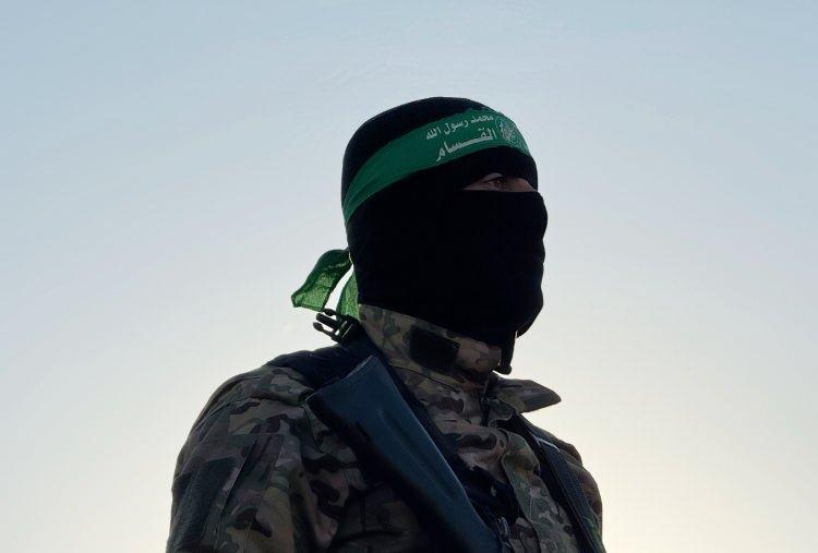 <p>Hamas soykırımcı İsrail'in ihlallerine göz yummadı. 6'ncı rehine takası için belirsizlik son ana kadar sürdü.</p>