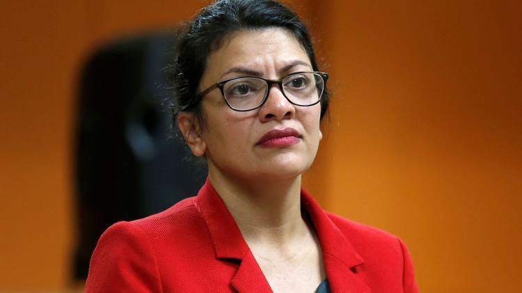 <p><strong>ABD Kongre Üyesi Rashida Tlaib</strong> ise, "Bu başkan, soykırımcı bir savaş suçlusunun yanında otururken açıkça etnik temizlik çağrısı yapıyor." dedi.</p>
<p> </p>
