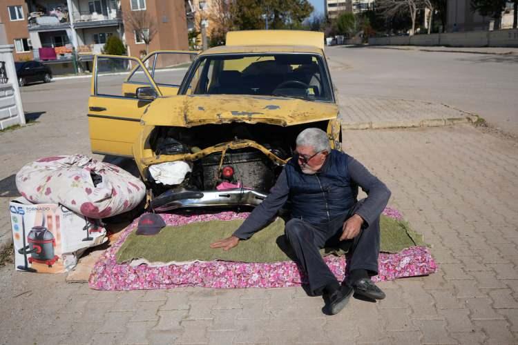 <p>Ancak 6 gün önce geçirdiği trafik kazası nedeniyle arabası da kullanılamaz hale geldi. Bu durum, Tilif'in ek iş yaparak geçimini sağlama şansını da elinden aldı.</p>