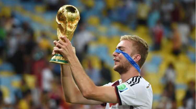 <p>Christoph Kramer<br />
<br />
Yaş: 33<br />
<br />
Mevki: Ön Libero<br />
<br />
Uyruk: Almanya</p>
