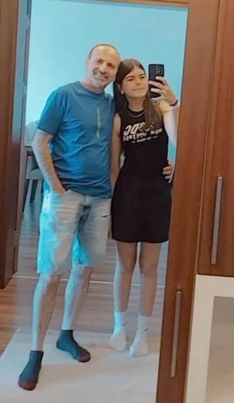 <p>KIZIN BİLEKLERİNDE KESİKLER BULUNDU</p>
<p>Çorlu Cumhuriyet Başsavcılığı nöbetçi savcısı ile İlçe Emniyet Müdürlüğü Asayiş Büro Amirliği ekipleri ve olay yeri inceleme polisleri, evde ve ölen Su Dilem Yazıcı üzerinde detaylı inceleme yaptı. İncelemede Mustafa Cezzar İlkokulu 8'inci sınıf öğrencisi olan Su Dilem'in her iki bileğinde de kesici aletle 1 santimetreden derin kesiklere rastlandı.</p>
