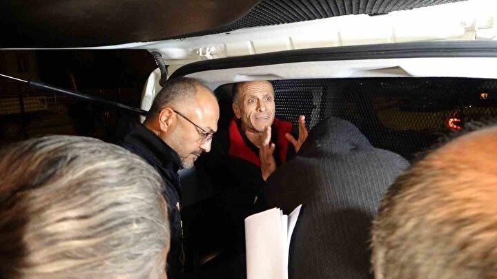 <p><strong>Abdülrahim Zengin, eşi B.Z., kız kardeşi G.Z. ve Hüseyin Tamer, işlemlerin ardından adliyeye sevk edildi. ‘Dini duyguları sömürerek dolandırıcılık yapmak’ suçundan sulh ceza hakimliğine çıkarılan Abdülrahim Zengin ve Hüseyin Tamer tutuklanırken, B.Z. ve G.Z. adli kontrol şartıyla tutuksuz yargılanmak üzere serbest bırakıldı.</strong></p>