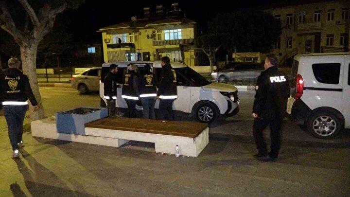 <p><strong>Yayını ihbar kabul eden Manavgat Cumhuriyet Başsavcılığı, resen soruşturma başlattı. 'Gazmalı Rahman Hoca' adını kullanan ve ilkokul mezunu olduğu belirlenen şüphelinin Abdülrahim Z. olduğu tespit edildi.</strong></p>