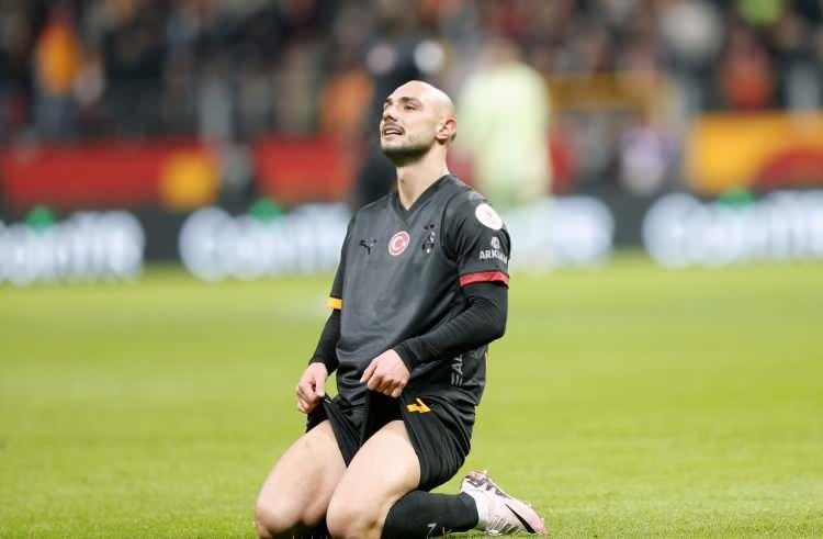 <p>Ahmed Kutucu - Galatasaray<br />
<br />
20 milyon TL (yarım sezon için)<br />
<br />
Sonraki sezonlarda 50,60 ve 75 milyon TL olacak</p>
