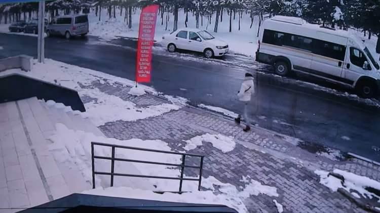 <p>Nevşehir'de boşandığı Emre Y. (26) tarafından silahla vurularak ağır yaralanan Servetnur Ş. (26) kaldırıldığı hastanede hayatını kaybetti. </p>