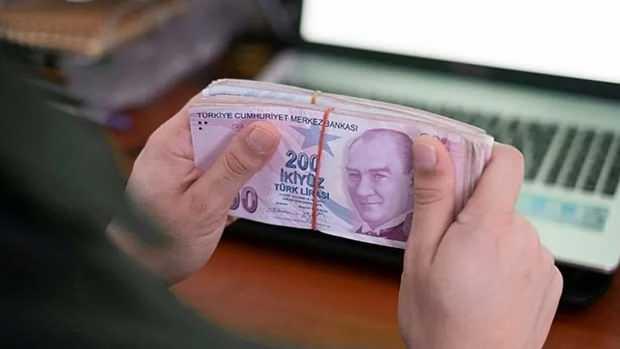 <p><strong>Bağkur, SSK</strong> fark etmeksizin bütün emekli adayları toplu ödemeyi alabilecek.</p>
<p> </p>