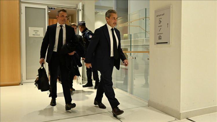 <p><span style="color:inherit"><strong><span style="color:rgb(178, 34, 34)">NICOLAS SARKOZY - ESKİ FRANSA CUMHURBAŞKANI </span> </strong></span></p>

<p> </p>

<p><span style="color:inherit"><strong>TEMİZLİKÇİ</strong></span></p>

<p> </p>
