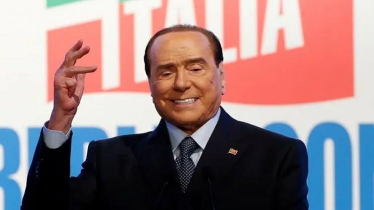 <p><span style="color:inherit"><strong><span style="color:rgb(178, 34, 34)">SILVIO BERLUSCONI</span> <span style="color:rgb(178, 34, 34)">- ESKİ İTALYA BAŞBAKANI</span>  </strong></span></p>

<p> </p>

<p> </p>

<p><span style="color:inherit"><strong>ŞARKICI</strong></span></p>

<p> </p>
