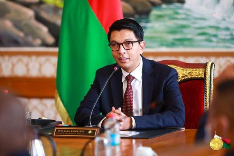 <p><strong><span style="color:rgb(178, 34, 34)">ANDY RAJOELINA - ESKİ MADAGASKAR DEVLET BAŞKANI </span></strong></p>

<p> </p>

<p><strong> DJ</strong></p>

<p> </p>
