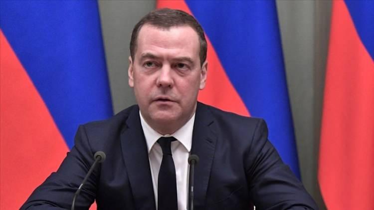 <p><span style="color:inherit"><strong><span style="color:rgb(178, 34, 34)"> DMITRY MEDVEDEV - RUSYA GÜVENLİK KONSEYİ BAŞKAN YARDIMCISI</span>  </strong></span></p>

<p> </p>

<p><span style="color:inherit"><strong>SOKAK TEMİZLEYİCİSİ</strong></span></p>

<p> </p>
