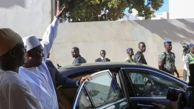 <p><span style="color:inherit"><strong><span style="color:rgb(178, 34, 34)">ADAMA BARROW - GAMBİYA CUMHURBAŞKANI </span></strong></span></p>

<p> </p>

<p><strong>GÜVENLİK GÖREVLİSİ</strong></p>

<p> </p>
