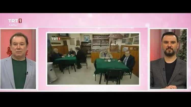 <p>Ben elimde senaryoyla sette ölmek isterim dedi. Kemal abi balkondan butik Ali'yi oynayan sevgili Hakan'la karşılıklı ezber yaparken elinde senaryoyla kalp krizi geçirdi ve sette tam tarif ettiği şekilde hayatını kaybetti.</p>
<p> </p>