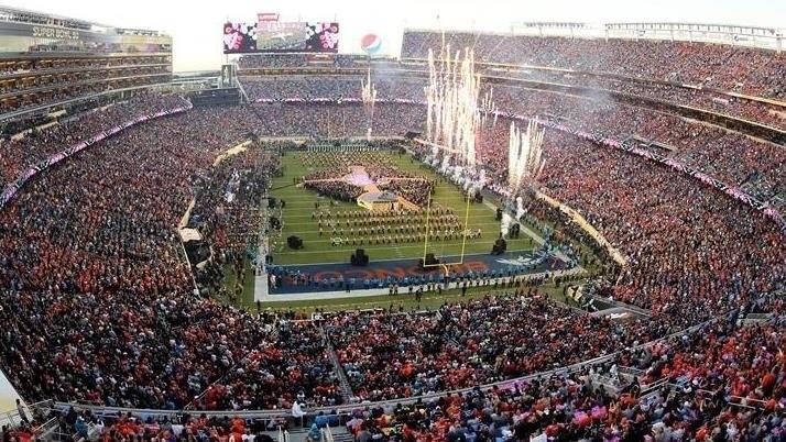 <p>Müzisyenler, sporcular ve ünlülerin katıldığı Super Bowl gecesinde öne çıkan detaylar hala gündemdeki sıcaklığını koruyor.</p>