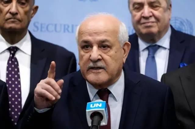 <p><strong>Filistin'in Birleşmiş Milletler (BM) Daimi Temsilcisi Riyad Mansur</strong> ise, "Dünya liderleri Filistinlilerin Gazze'de kalma isteğine saygı duymalı." dedi.</p>
<p> </p>