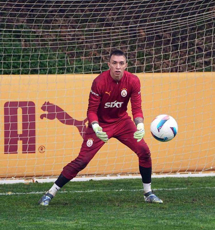 <p>Fernando Muslera - Galatasaray<br />
<br />
2.5 milyon Euro</p>
