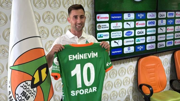 <p>* Andraz Sporar <br />
<br />
Panathinaikos > Alanyaspor<br />
<br />
</p>