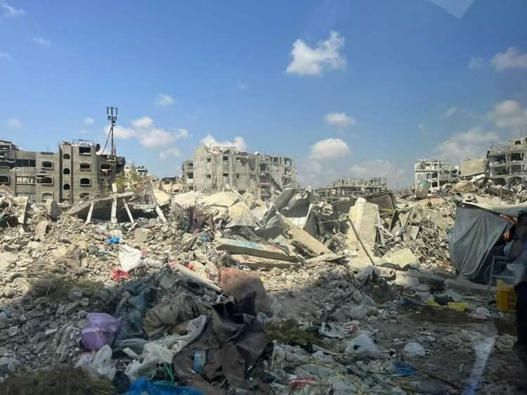 <p>Filistinli gruplar çatısı altında toplayan, Filistin İslami ve Ulusal Güçler Koalisyonu, Trump'ın Gazze'yi işgal ve satın alma planının Filistin halkının topraklarından sökülüp atılmasını hedefleyen bir savaş ilanı anlamına geldiğini belirtti.</p>
<p> </p>