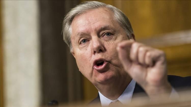 <p><strong>"ALTIN MADENİ ÜZERİNDE OTURUYORLAR"</strong></p>
<p>Haberde, Cumhuriyetçi Senatör Lindsey Graham'ın da konuyla ilgili "Ukrayna, ekonomik olarak büyük bir değer taşıyor. Trump artık Ukrayna'yı farklı görüyor. Bu insanlar kelimenin tam anlamıyla bir altın madeni üzerinde oturuyor." ifadelerini kullandığına dikkat çekildi.</p>