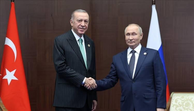 <p>Siber güvenliğin, modern nükleer tesislerin korunmasında giderek daha önemli hale geldiği Dijital kontrol sistemlerinin artan kullanımımın, tesisleri siber saldırılara açık hale getirebileceği kaydedilen raporda,"Bu durum, Stuxnet gibi geçmişte yaşanmış saldırılarla somut bir tehdit hâline gelmiştir. Türkiye, bu tür tehditlere karşı siber güvenlik altyapısını geliştirmekte ve tesislerini dayanıklı hale getirmek için uluslararası iş birliklerinden yararlanmaktadır.</p>