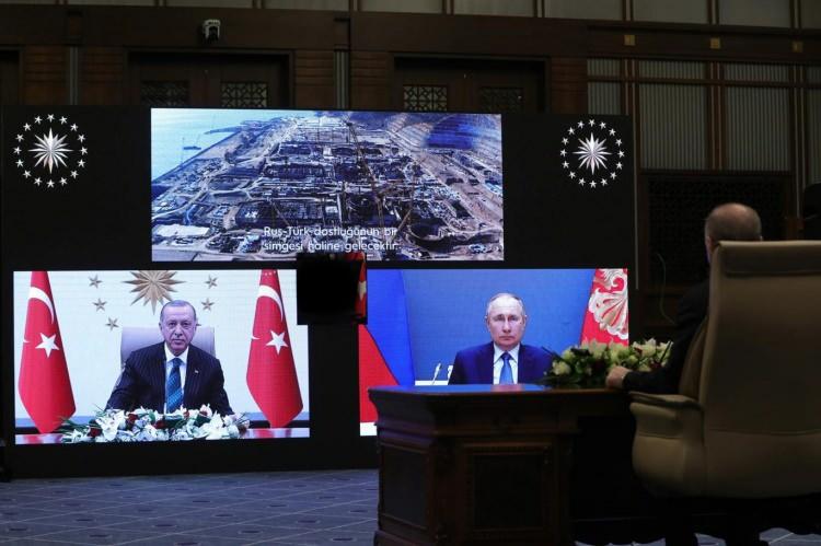 <p>Nükleer tesislerde kullanılan enstrümantasyon ve kontrol sistemleri, reaktörlerin operasyonel süreçlerini kontrol eder ve herhangi bir saldırı, ciddi güvenlik risklerine yol açabilir. Türkiye, bu sistemlerin güvenliğini sağlamak için gelişmiş güvenlik protokolleri uygulamakta ve siber güvenlik stratejilerini ulusal düzeyde geliştirmektedir. " ifadelerine yer verildi.</p>