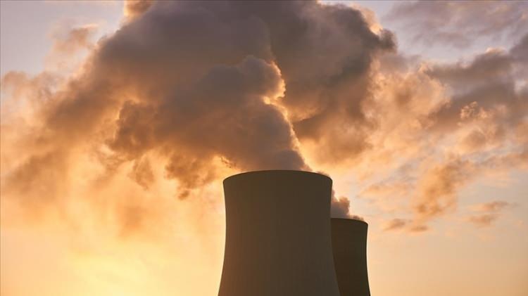 <p>"Bunun yanı sıra yenilenebilir enerji kaynaklarıyla nükleer enerji arasında bir entegrasyon sağlanması, enerji portföyünü çeşitlendirecek ve arz güvenliğini artıracaktır. Nükleer enerji; Türkiye’nin enerji güvenliği, milli güvenlik, ekonomik kalkınma ve çevresel sürdürülebilirlik hedeflerini destekleyen stratejik bir araç olarak öne çıkmaktadır. </p>