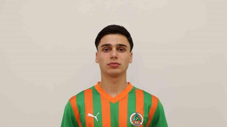 <p>* Batuhan Yavuz > Alanyaspor<br />
<br />
Geldiği takım: Duisburg</p>