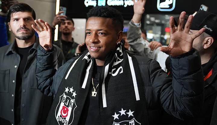 <p>* Kenny Arroyo > Beşiktaş<br />
<br />
Geldiği takım: Independiente</p>
