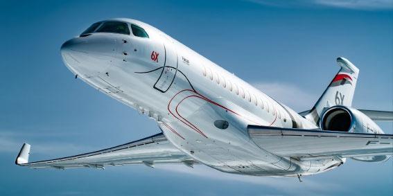 <p><strong>Falcon 6X:</strong></p>

<p><strong>Liste Fiyatı:</strong> 54 milyon dolar</p>

<p><strong>Uzunluk:</strong> 25,68 metre</p>

<p><strong>Kabin Uzunluğu:</strong> 12,30 metre</p>

<p><strong>Kabin Genişliği:</strong> 2,58 metre</p>

<p><strong>Yolcu Kapasitesi:</strong> 12-16 kişi</p>

<p><strong>Maksimum Hız:</strong> 0,90 Mach</p>

<p><strong>Maksimum Menzil:</strong> 10.186 kilometre</p>

<p><strong>Motor:</strong> 2 adet Pratt & Whitney Canada PW812D</p>

<p><br />
<br />
<strong>Kaynak: Haberaero, Haber7</strong></p>

