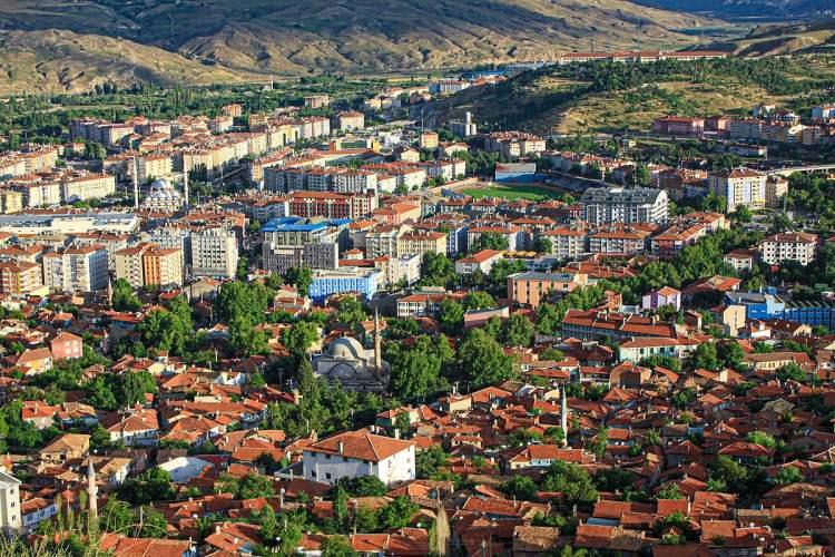 <p><span style="color:#B22222"><strong>Çankırı</strong></span></p>
<p> </p>
<p>Yaşlı oranı (65 +): Her 100 kişiden 18'i</p>
