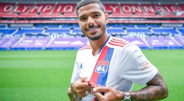 <p>Henrique Silva<br />
<br />
Yaş: 30<br />
<br />
Mevki: Sol Bek<br />
<br />
Uyruk: Brezilya</p>
