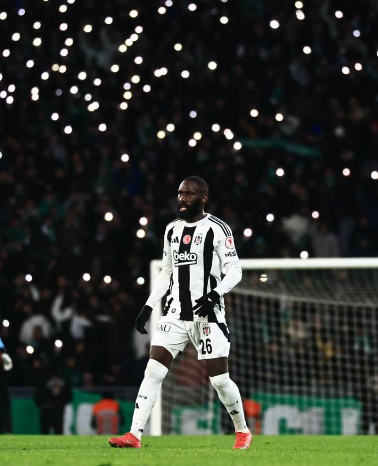 <p>Arthur Masuaku - Beşiktaş<br />
<br />
2.04 milyon Euro</p>
