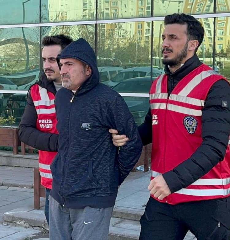 <p>Amir Yazıcı, Çorlu Devlet Hastanesi'ne kaldırılarak tedaviye alındı.</p>