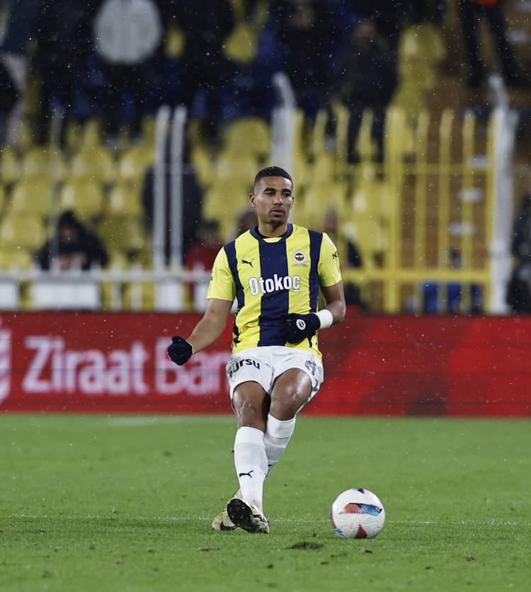 <p>Alexander Djiku - Fenerbahçe<br />
<br />
1.7 milyon Euro</p>
