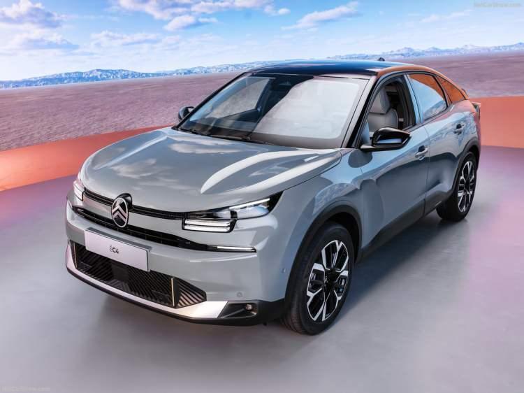 <p>Bununla birlikte 11 kW AC şarj istasyonlarında 5,5 saatte yüzde 100 batarya doluluk oranına ulaşan modeller, 50 kW'lık hızlı şarj istasyonlarında 55 dakikada yüzde 80 doluluk oranına ulaşabiliyor.</p>
