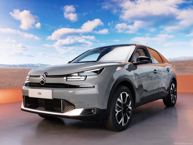 <p>Yenilenen modeller, Türkiye'de, 115 kW gücündeki elektrikli e-C4 ve e-C4 X modelleri ve C4'te yeni 136 HP gücündeki 48 V hibrit teknolojili güç-aktarma sistemine sahip versiyonla satın alınabilecek.</p>
